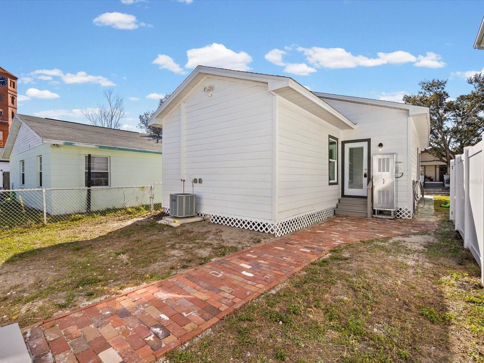 Image 39 of 65 For 2107 Cherry Street