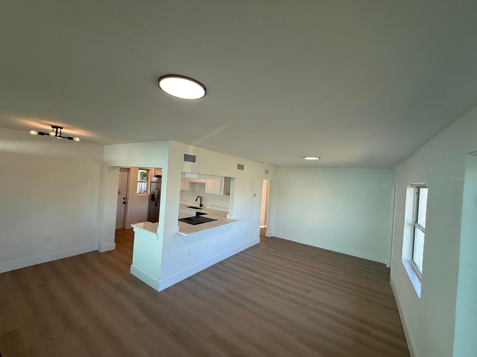 Image 3 of 10 For 18015 2nd Street E