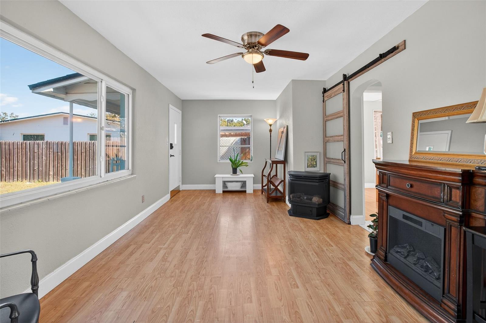 Image 5 of 35 For 6372 4th Avenue S