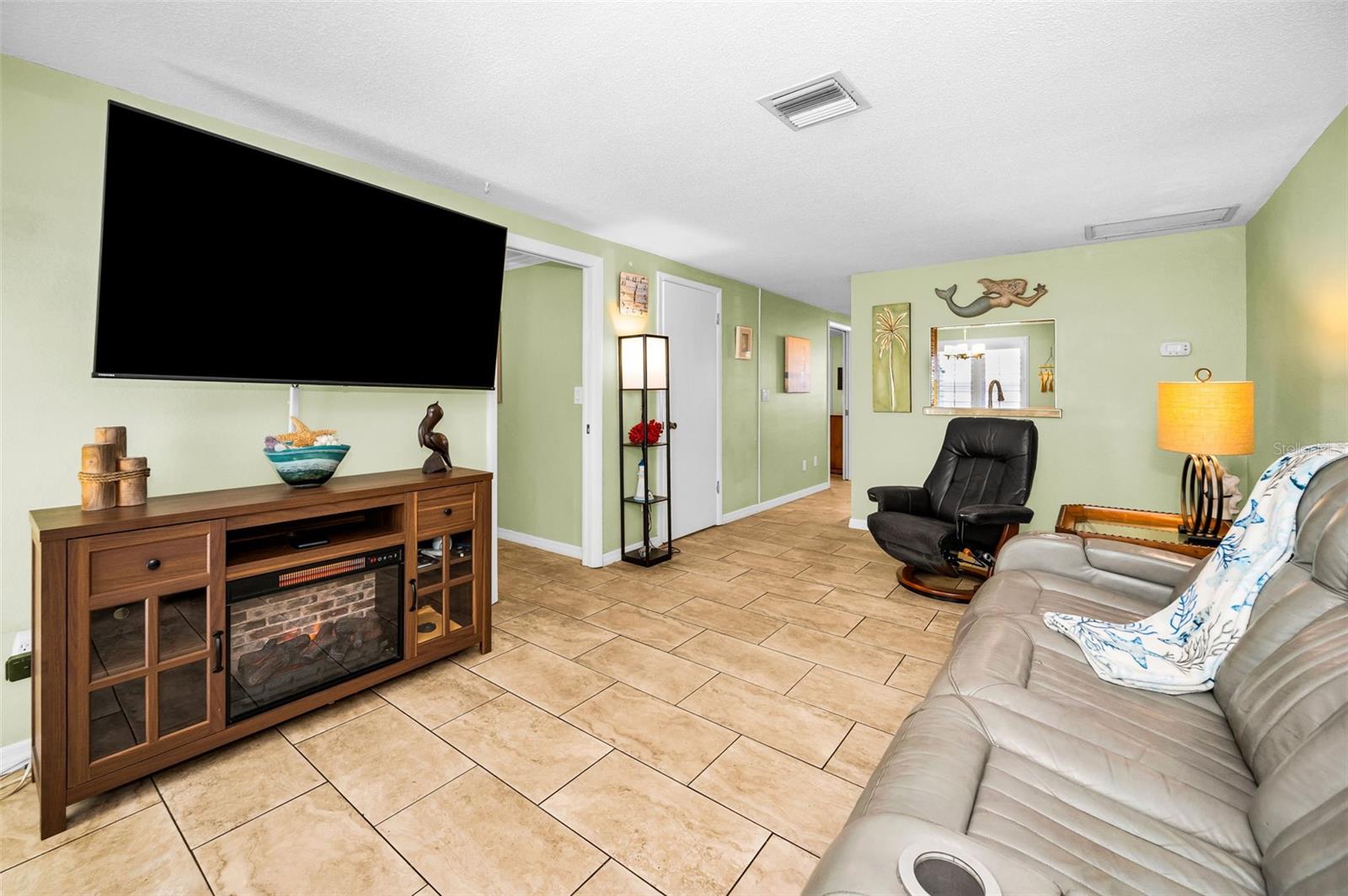 Image 12 of 67 For 1000 Crane Court