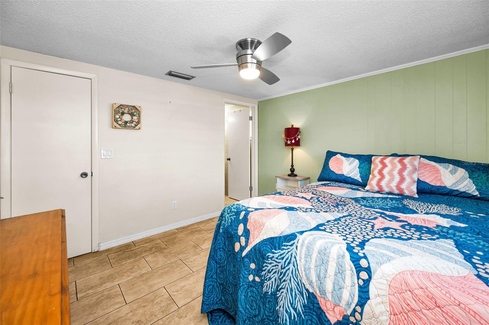 Image 23 of 67 For 1000 Crane Court