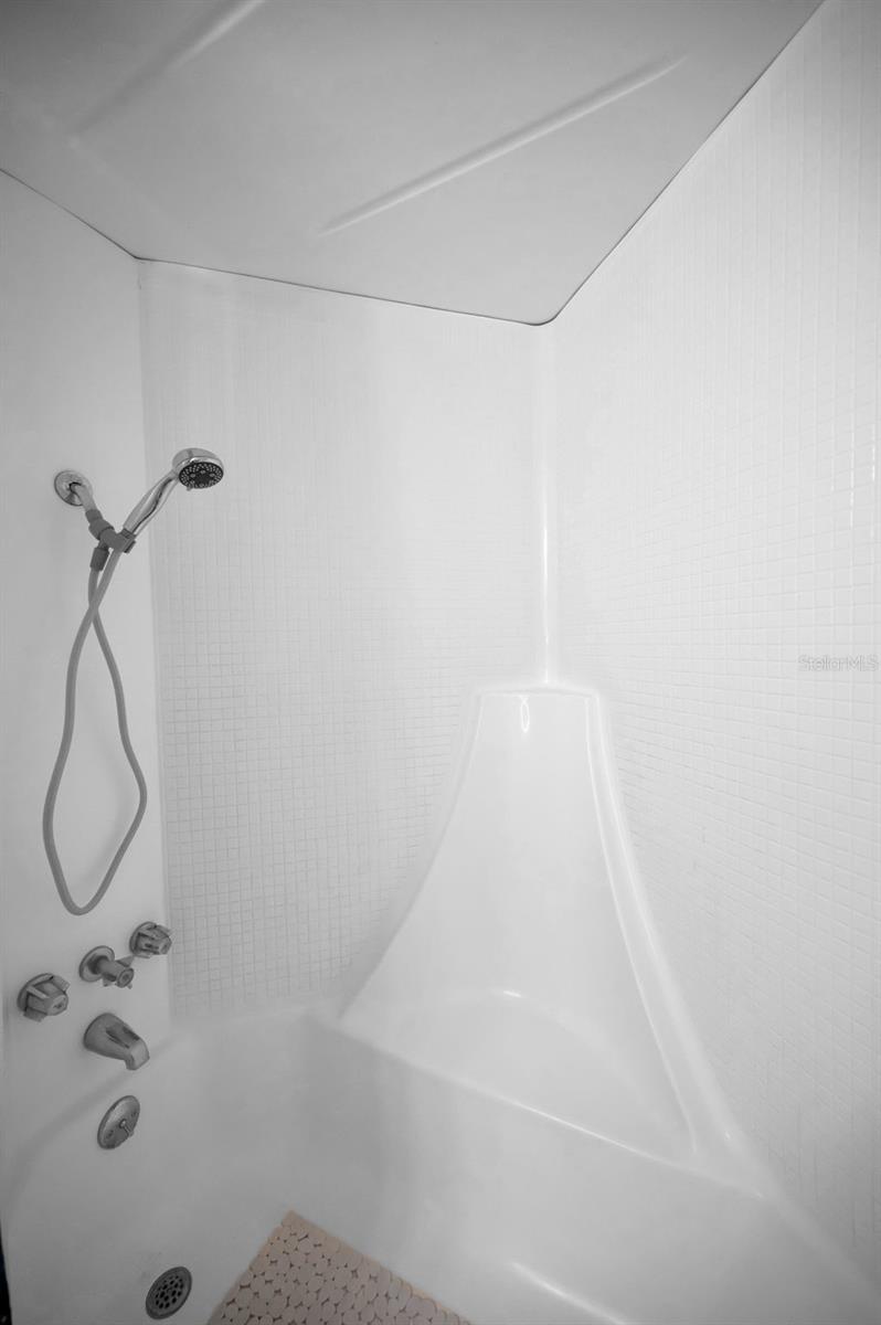 Image 32 of 67 For 1000 Crane Court