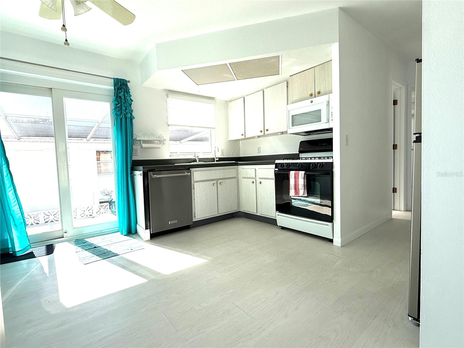 Image 9 of 29 For 12400 Park Blvd Boulevard 524