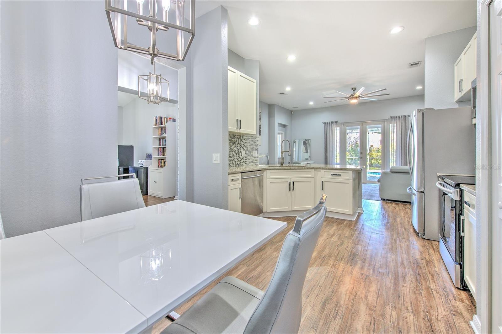 Listing photo id 9 for 10909 Holly Cone Drive