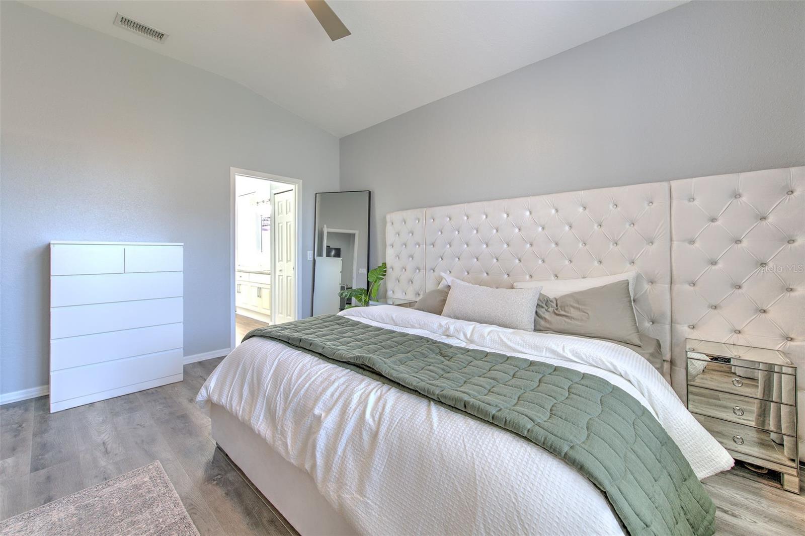 Listing photo id 12 for 10909 Holly Cone Drive