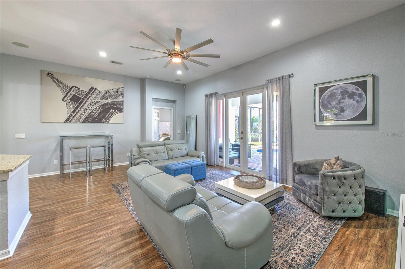 Listing photo id 6 for 10909 Holly Cone Drive
