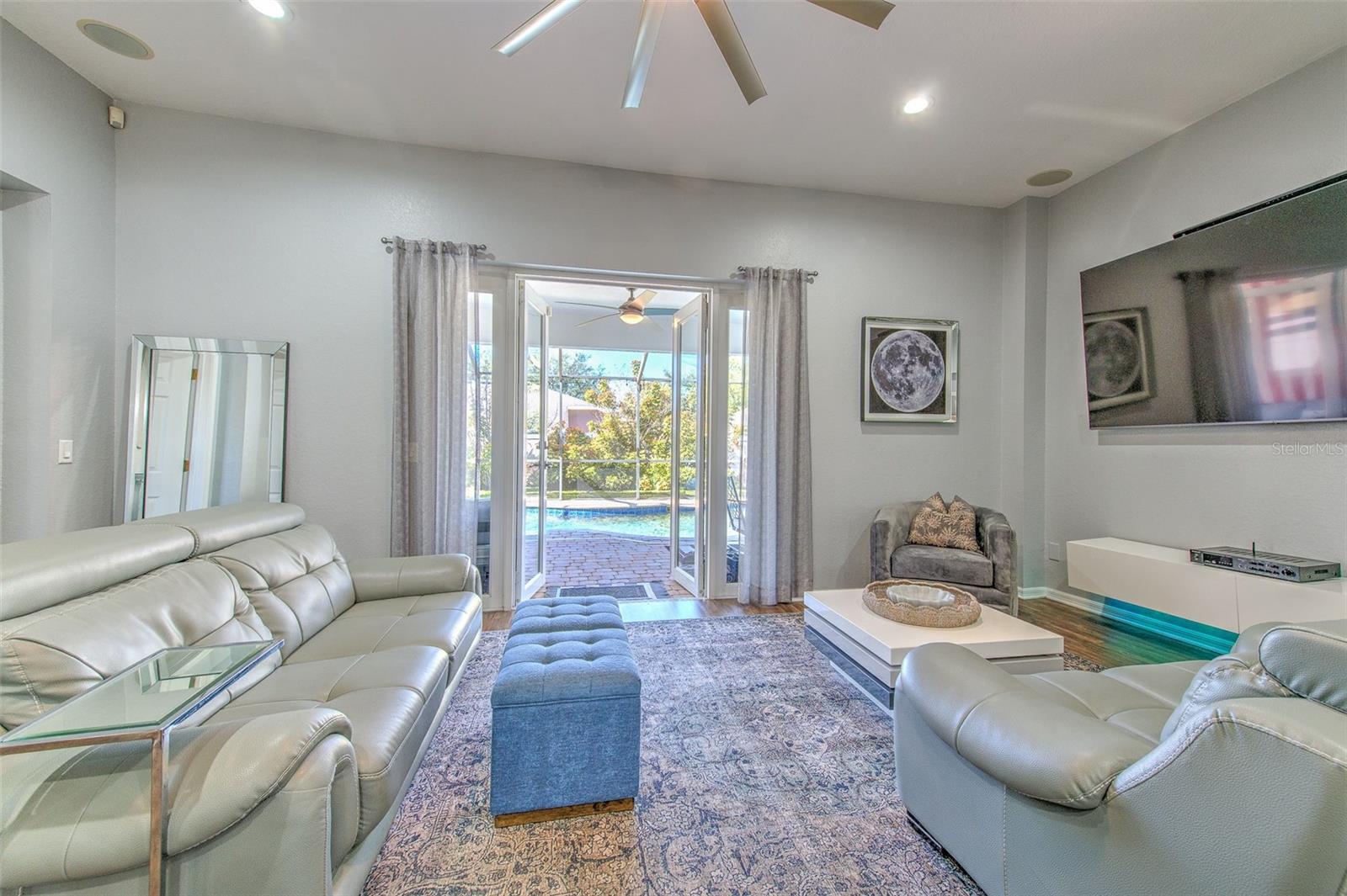 Listing photo id 7 for 10909 Holly Cone Drive