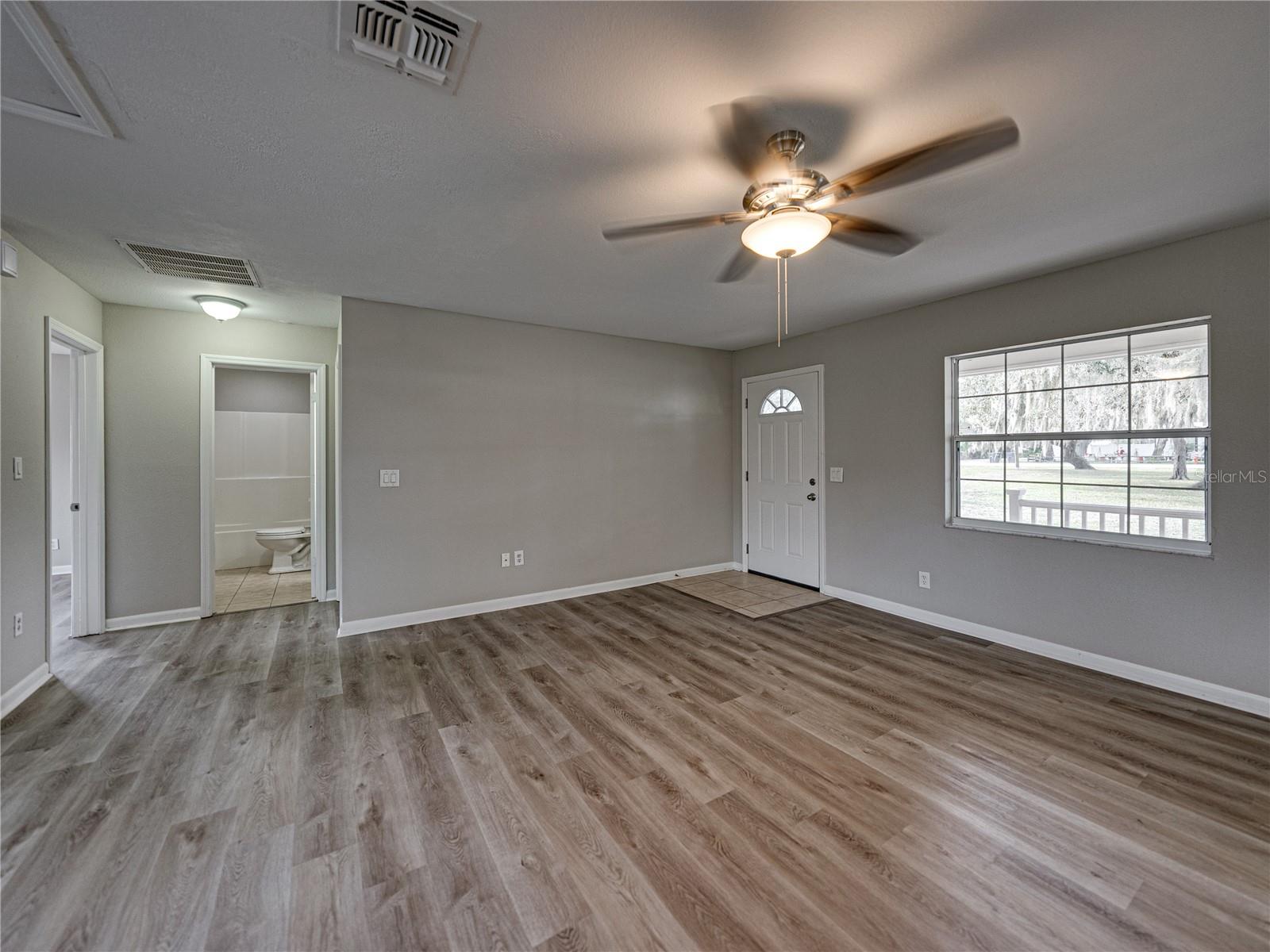 Image 6 of 51 For 5017 Lewellyn Road