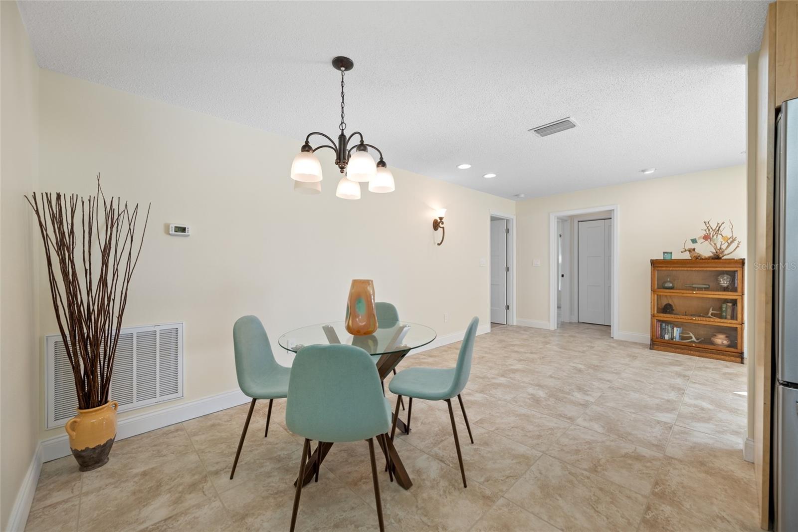 Image 17 of 78 For 4372 46th Avenue S