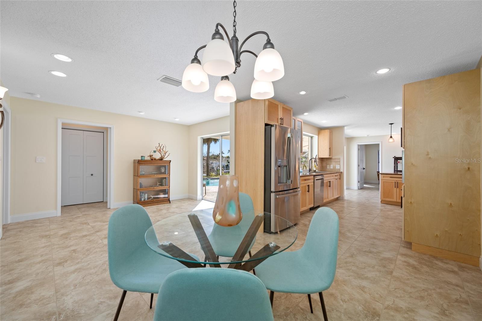 Image 18 of 78 For 4372 46th Avenue S