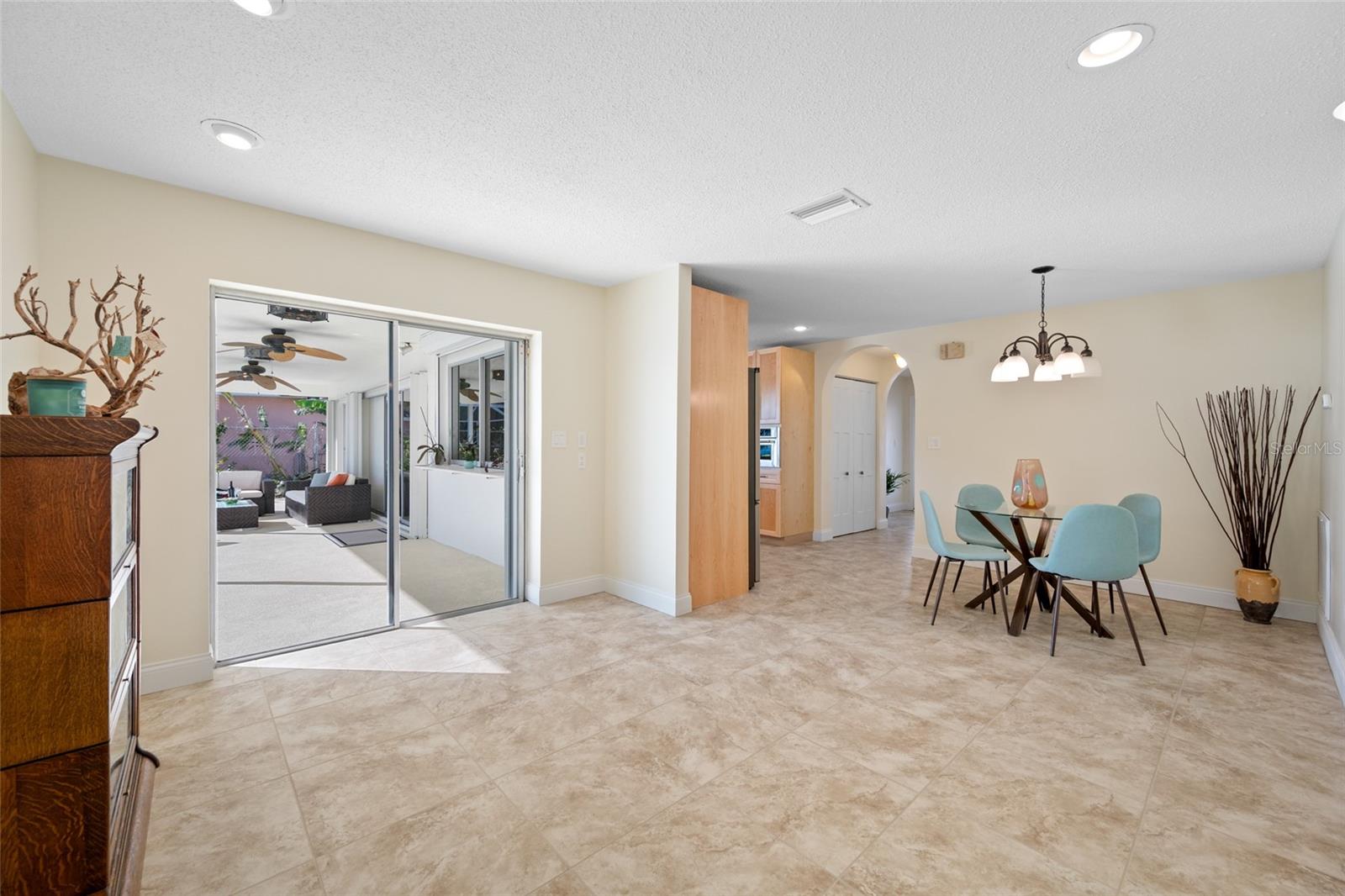 Image 19 of 78 For 4372 46th Avenue S