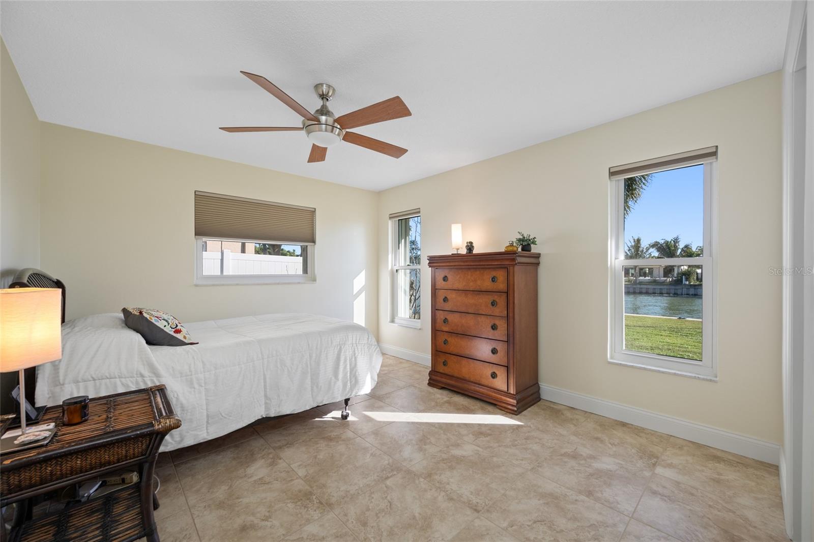 Image 23 of 78 For 4372 46th Avenue S