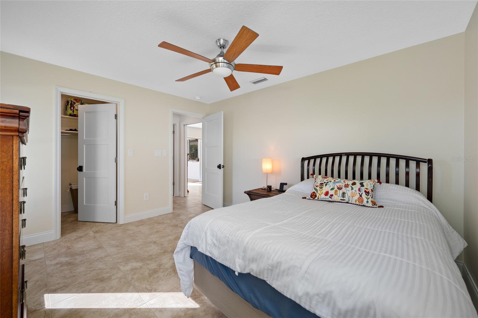 Image 25 of 78 For 4372 46th Avenue S