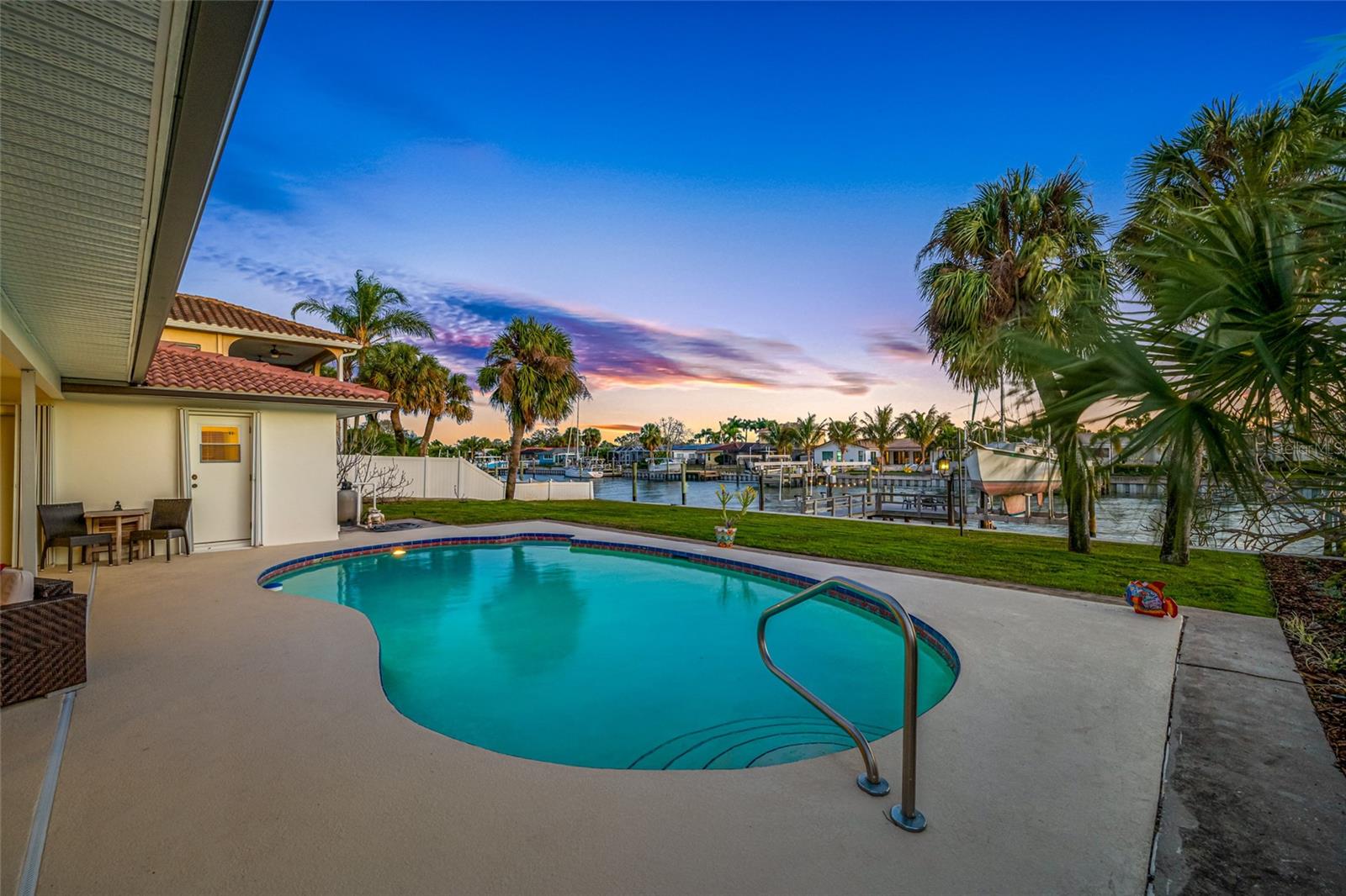 Image 3 of 78 For 4372 46th Avenue S