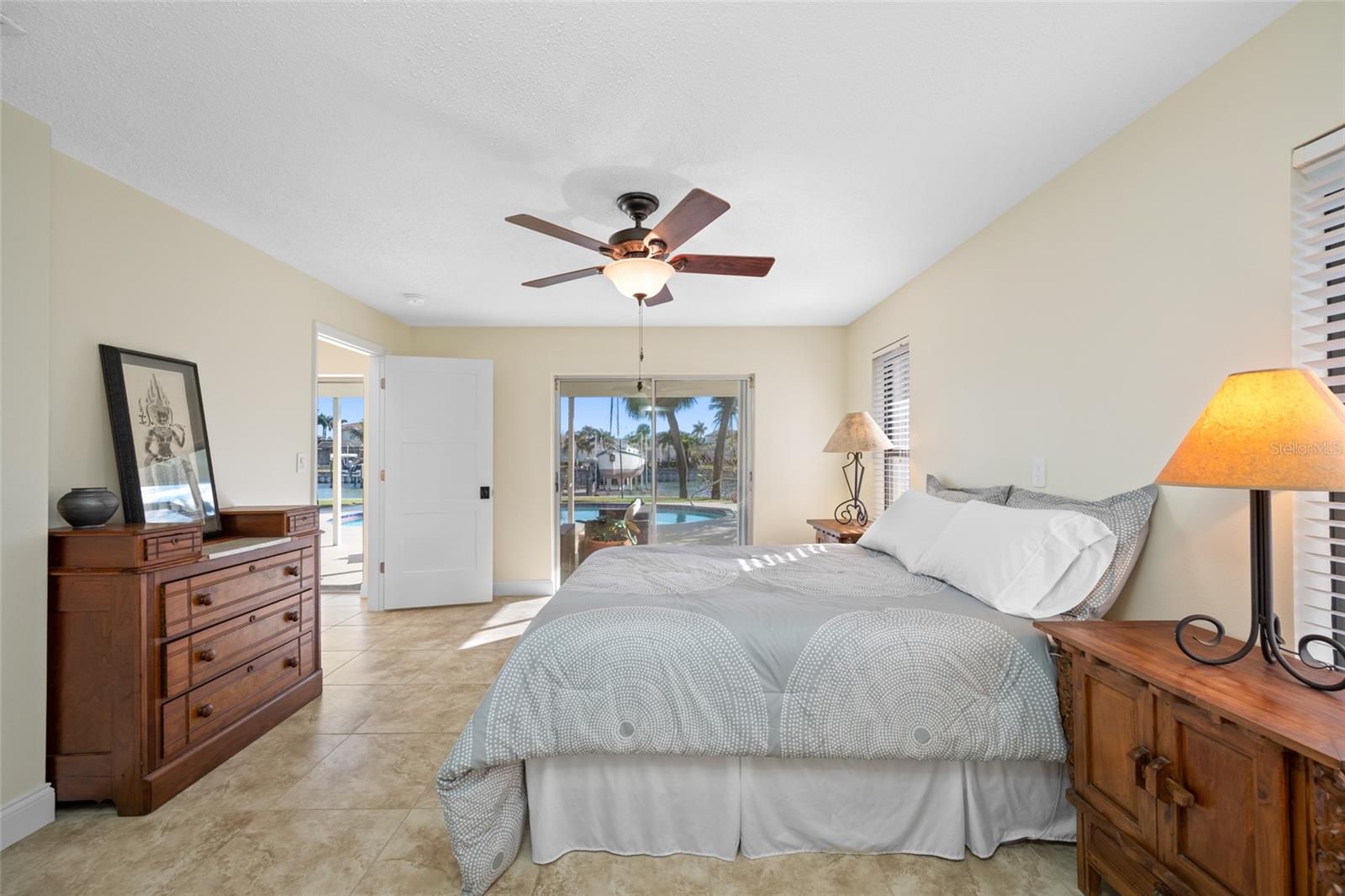 Image 38 of 78 For 4372 46th Avenue S