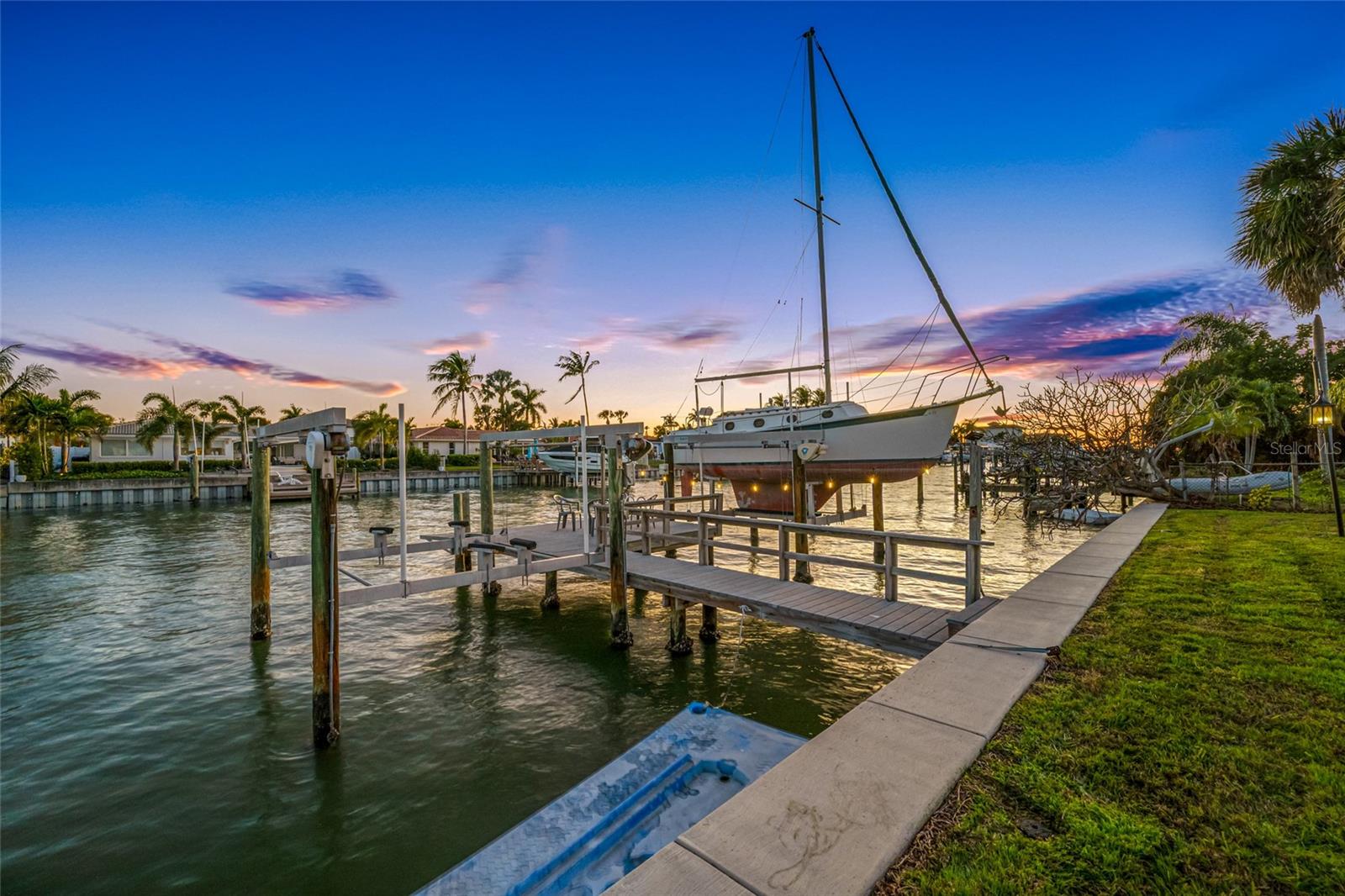 Image 4 of 78 For 4372 46th Avenue S