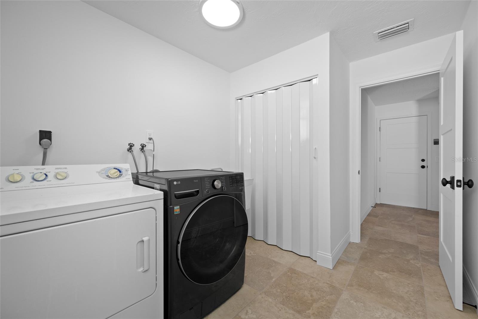 Image 40 of 78 For 4372 46th Avenue S