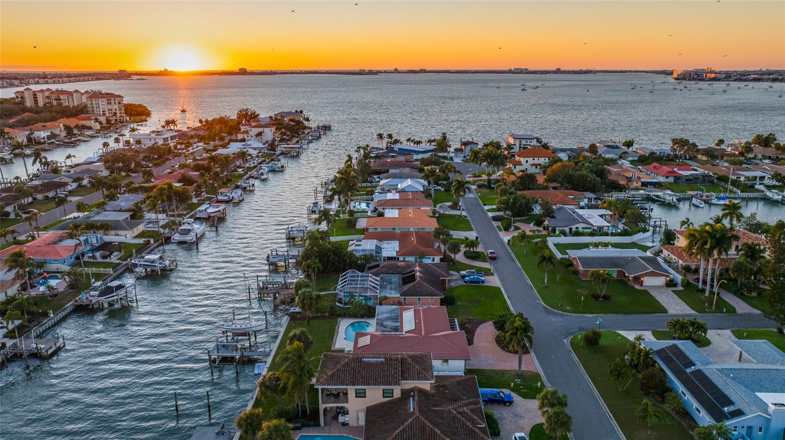 Image 50 of 78 For 4372 46th Avenue S