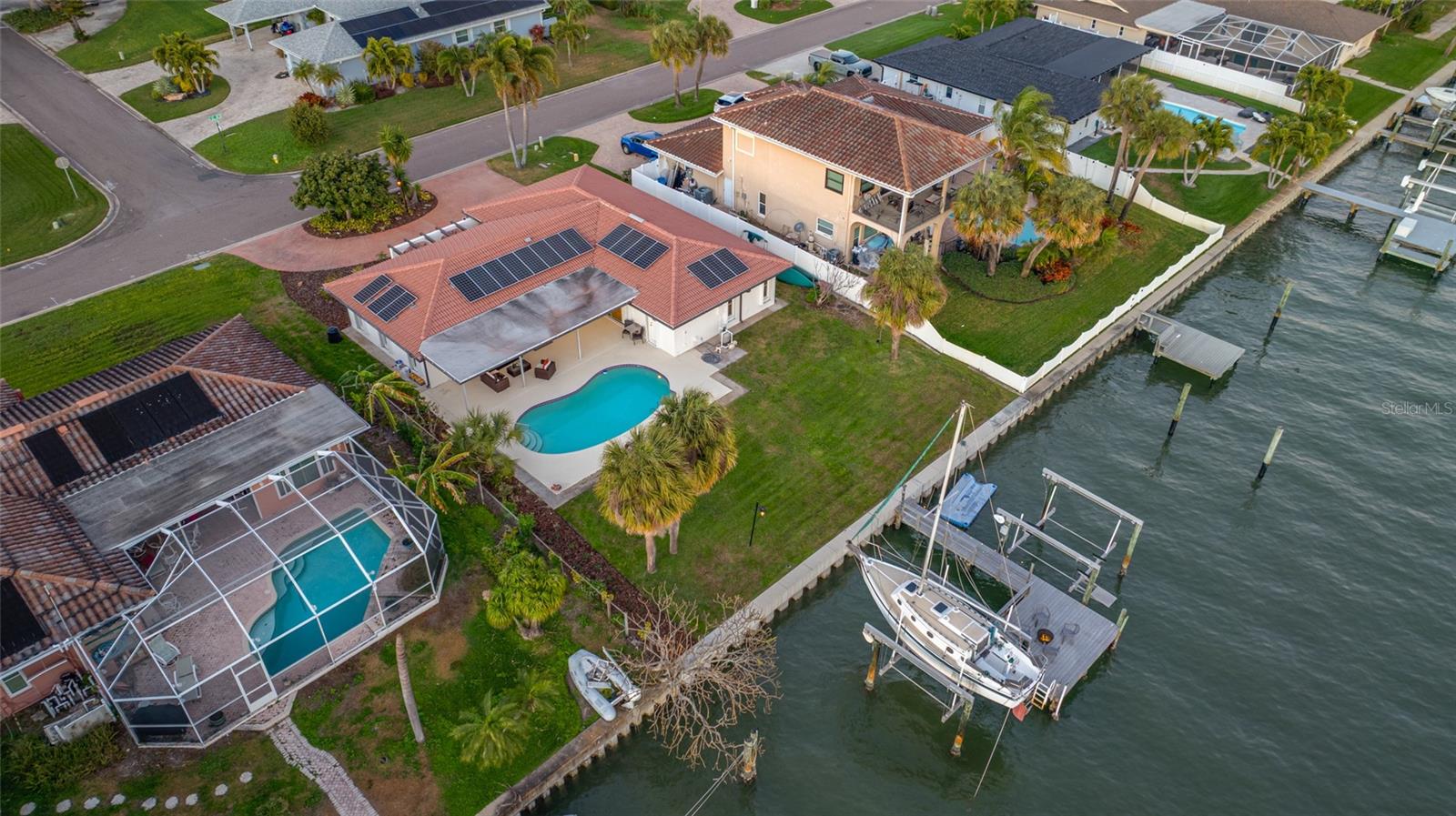 Image 51 of 78 For 4372 46th Avenue S