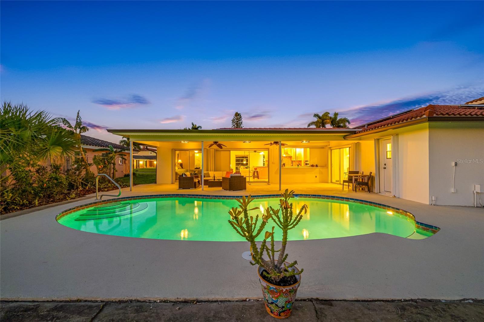 Image 52 of 78 For 4372 46th Avenue S