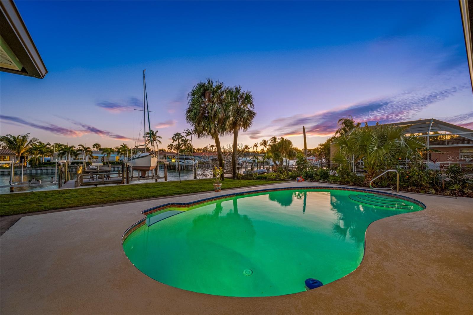 Image 54 of 78 For 4372 46th Avenue S