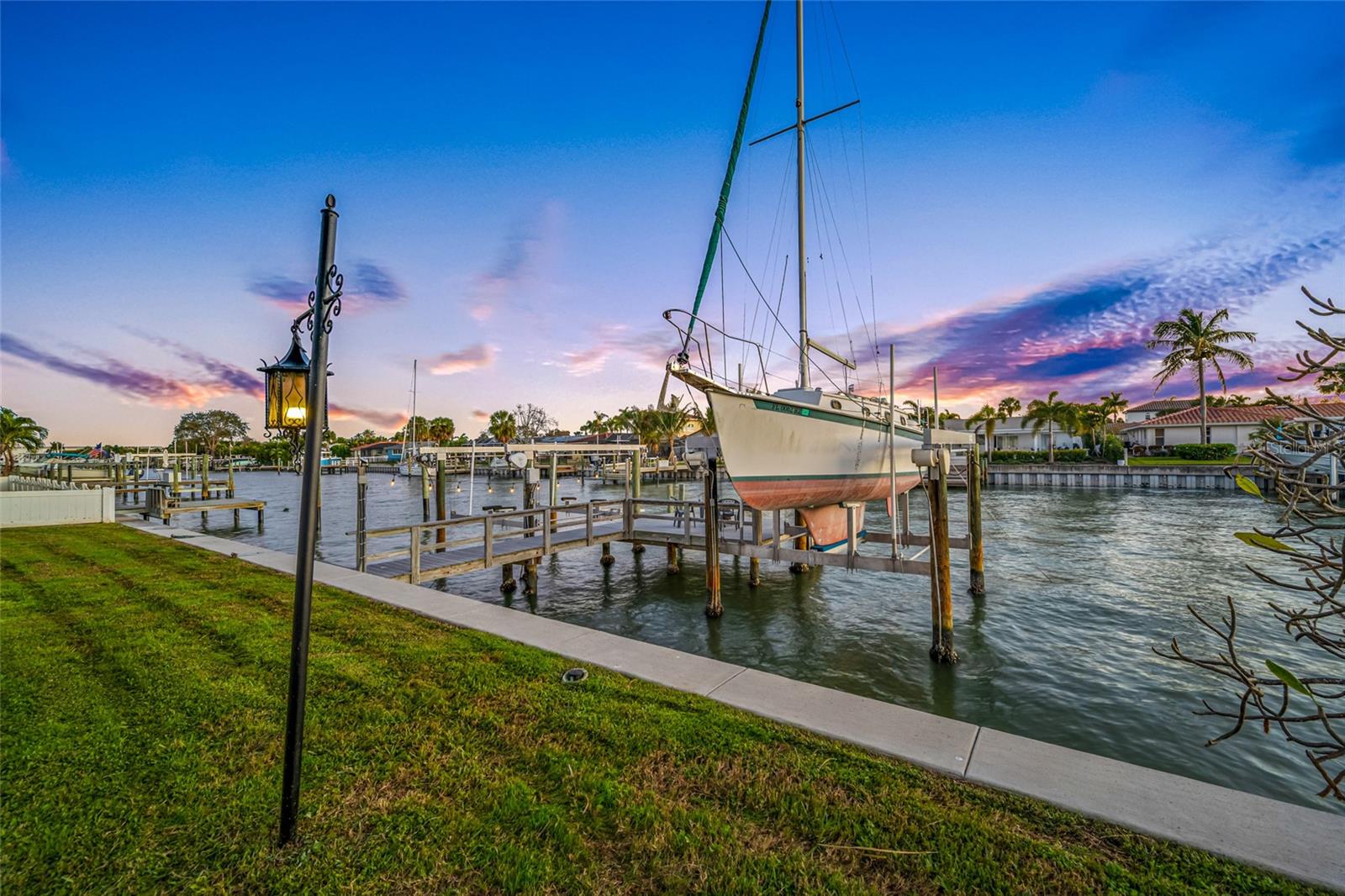 Image 55 of 78 For 4372 46th Avenue S