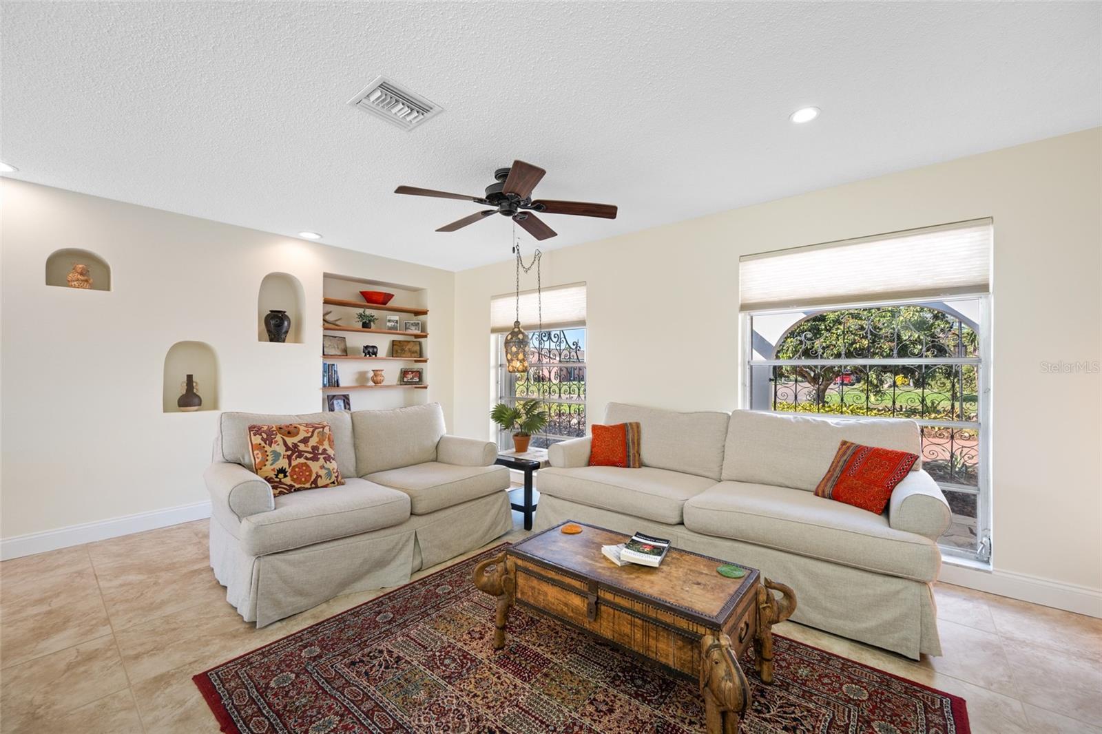 Image 6 of 78 For 4372 46th Avenue S