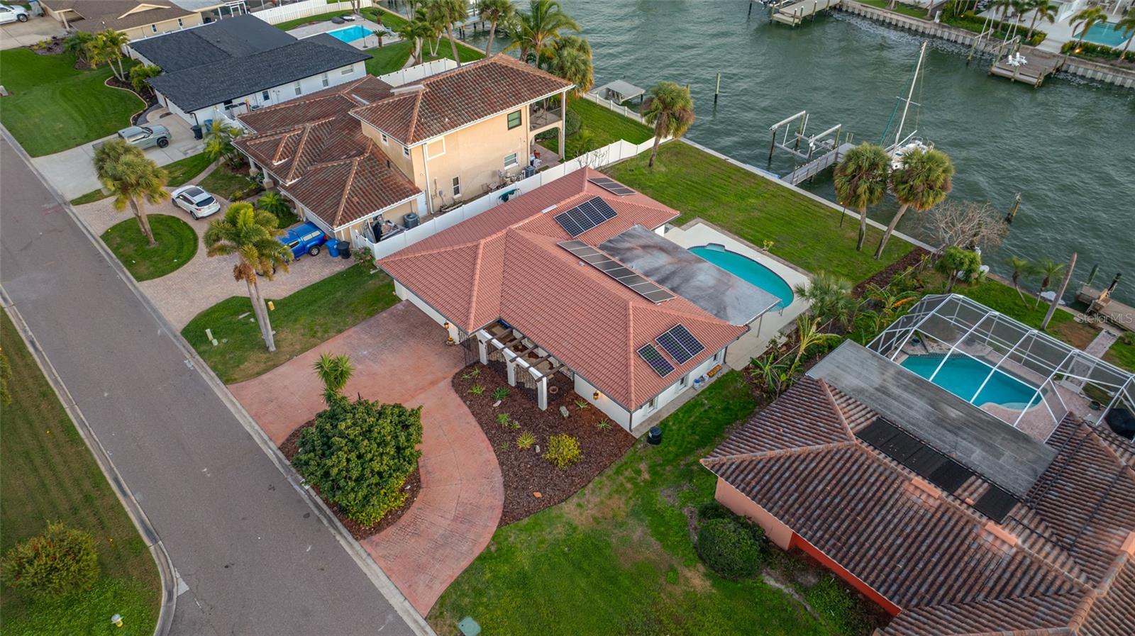 Image 61 of 78 For 4372 46th Avenue S