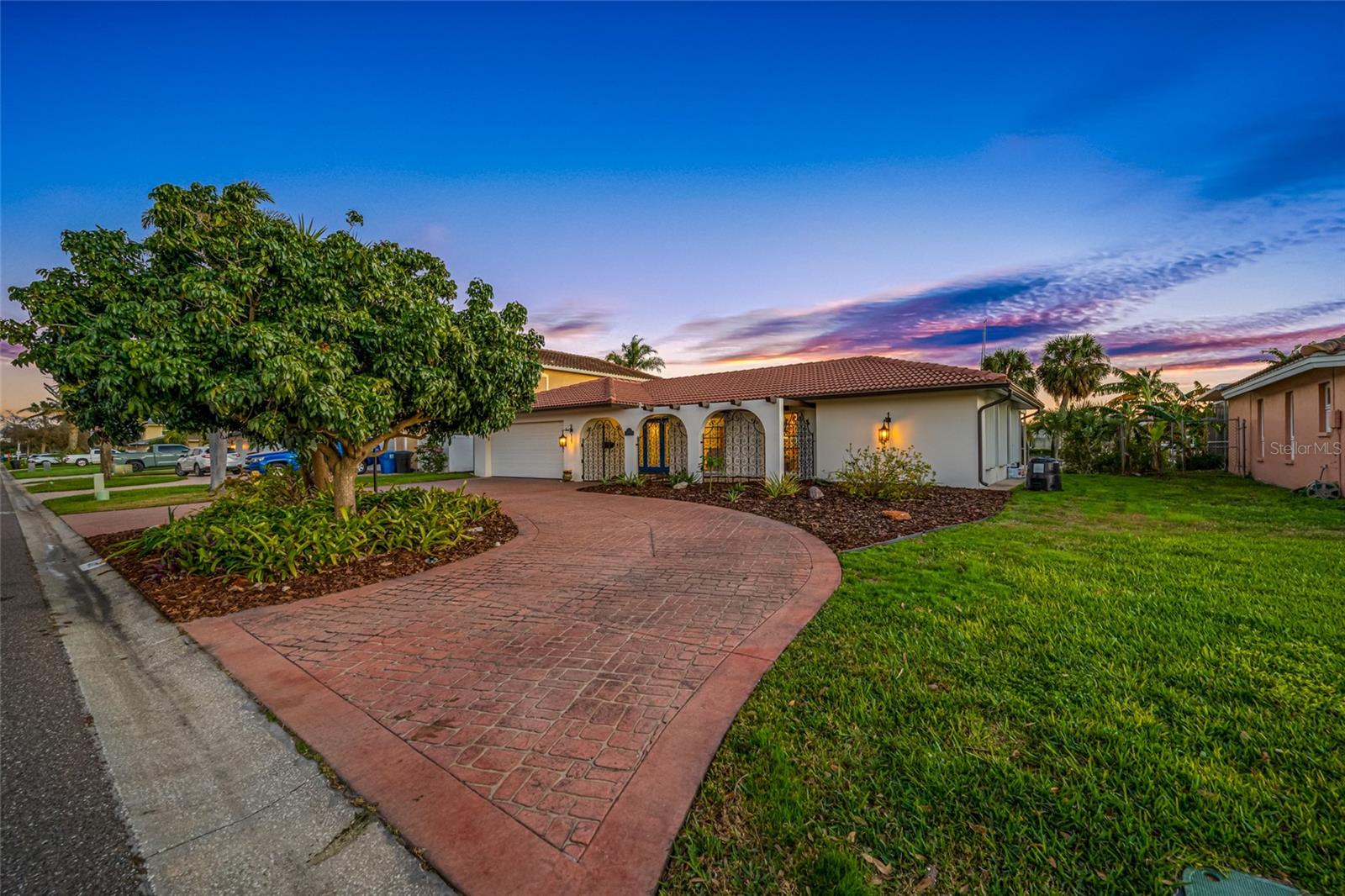 Image 62 of 78 For 4372 46th Avenue S