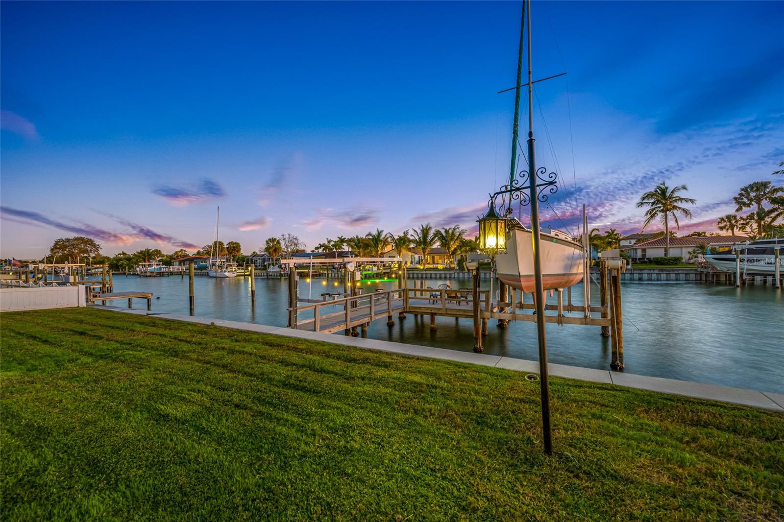 Image 63 of 78 For 4372 46th Avenue S