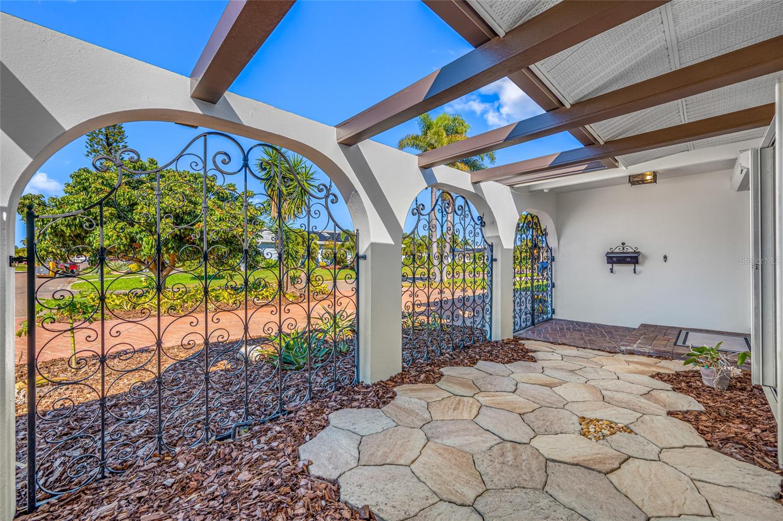 Image 64 of 78 For 4372 46th Avenue S