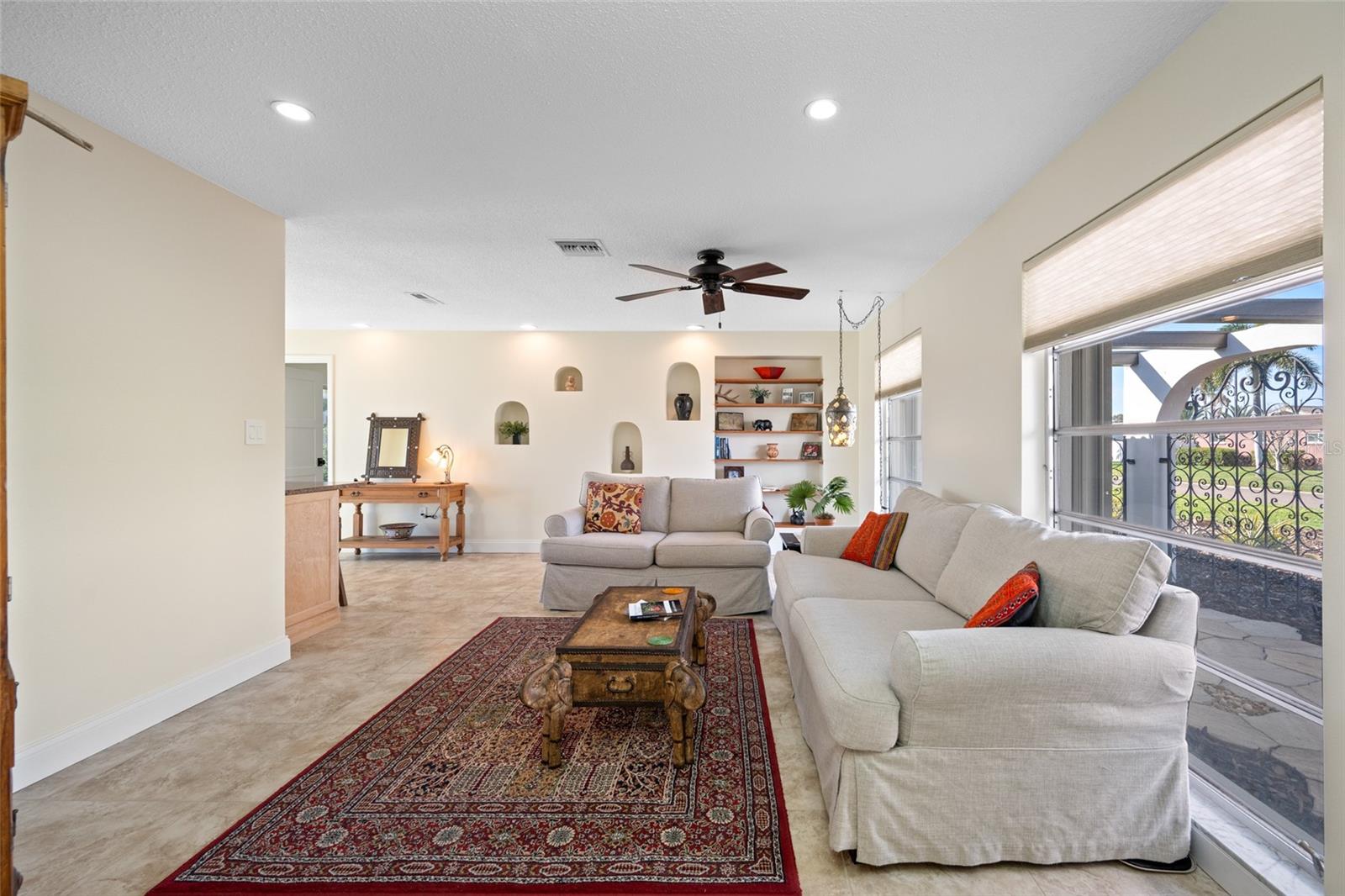 Image 7 of 78 For 4372 46th Avenue S