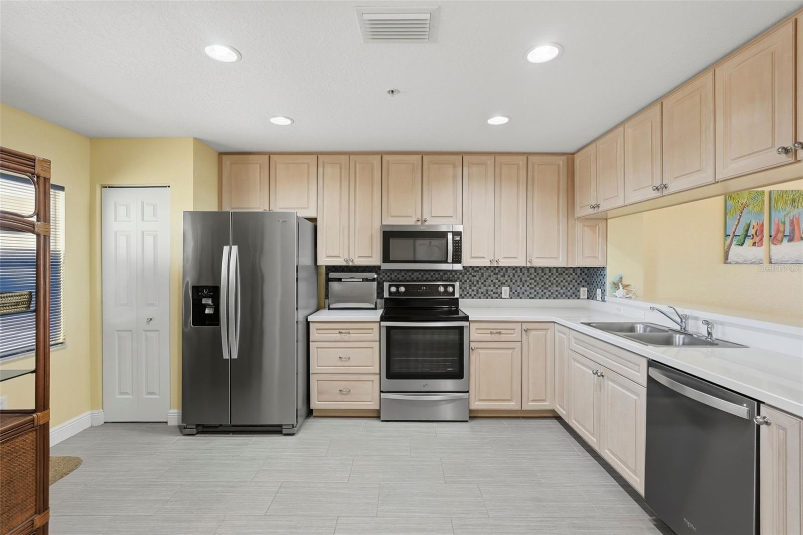 Image 14 of 45 For 425 150th Avenue 2404