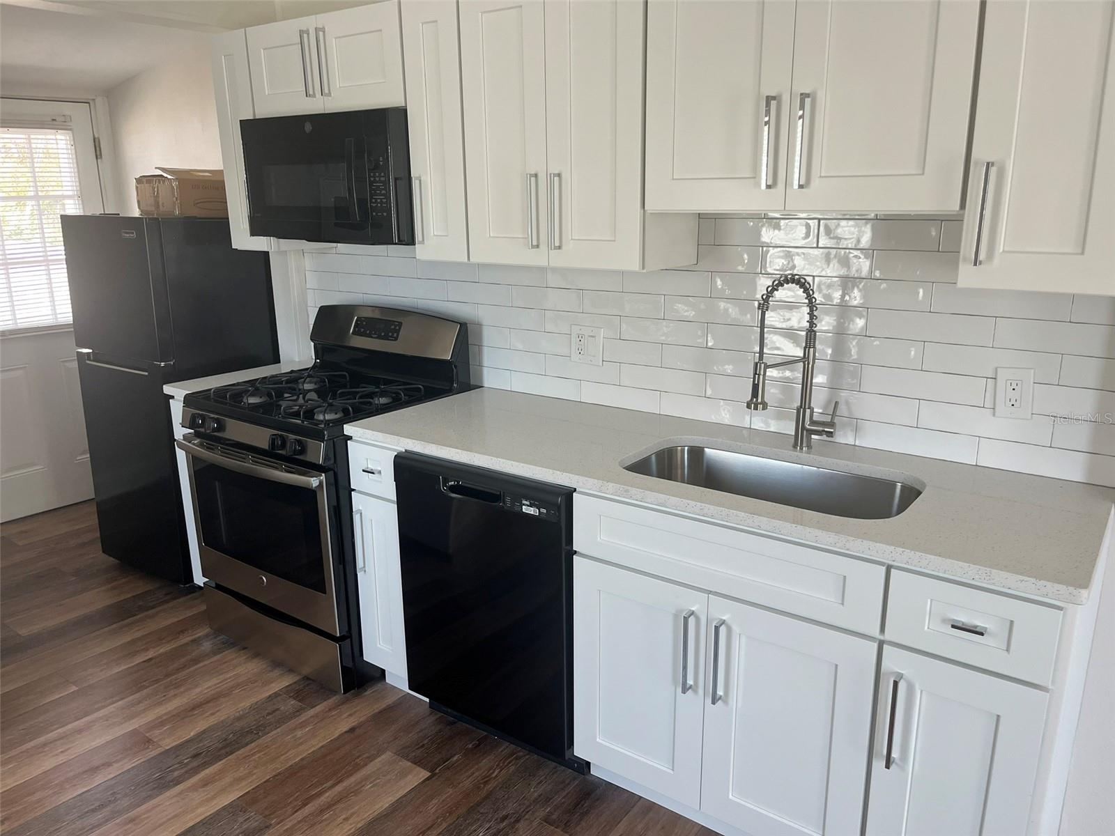 Image 4 of 26 For 2027 36th Avenue N