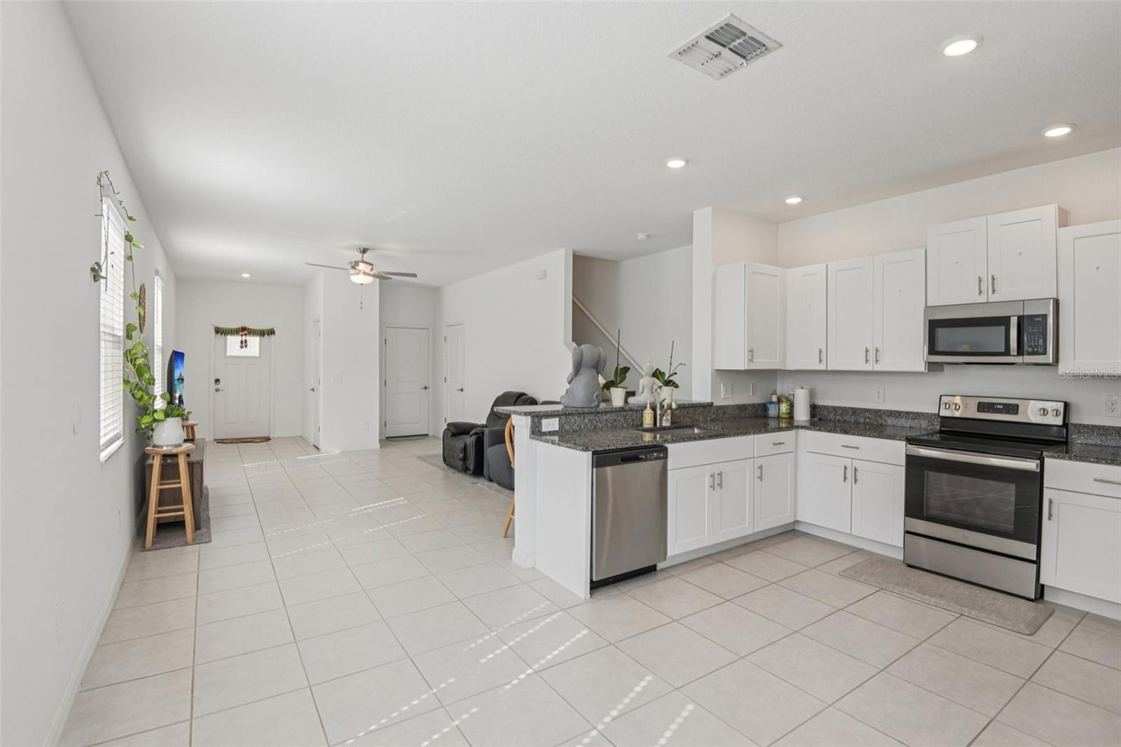 Image 10 of 32 For 6060 Acara Lane