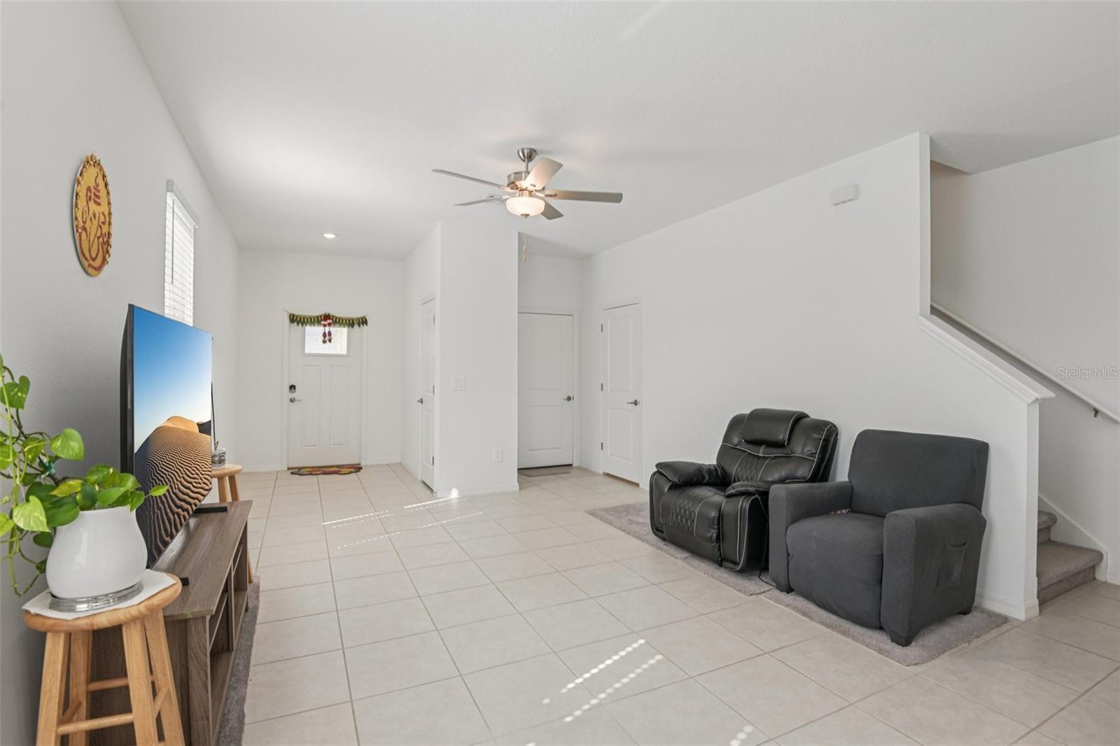 Image 4 of 32 For 6060 Acara Lane