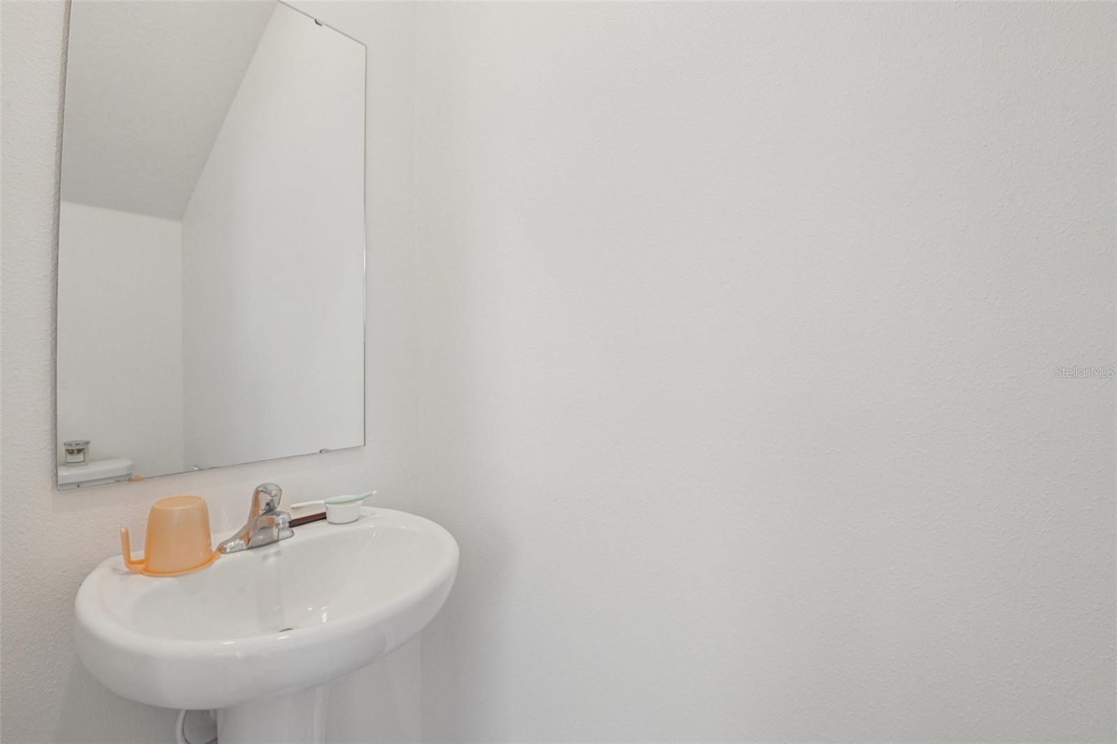 Image 5 of 32 For 6060 Acara Lane