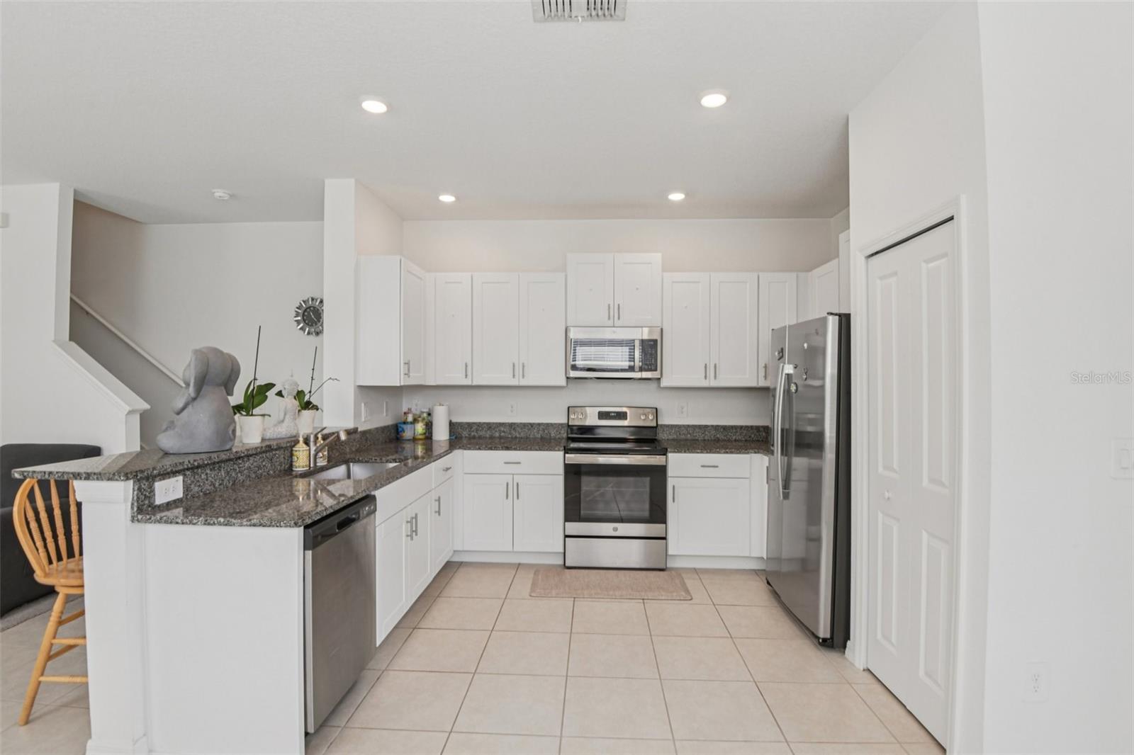 Image 7 of 32 For 6060 Acara Lane