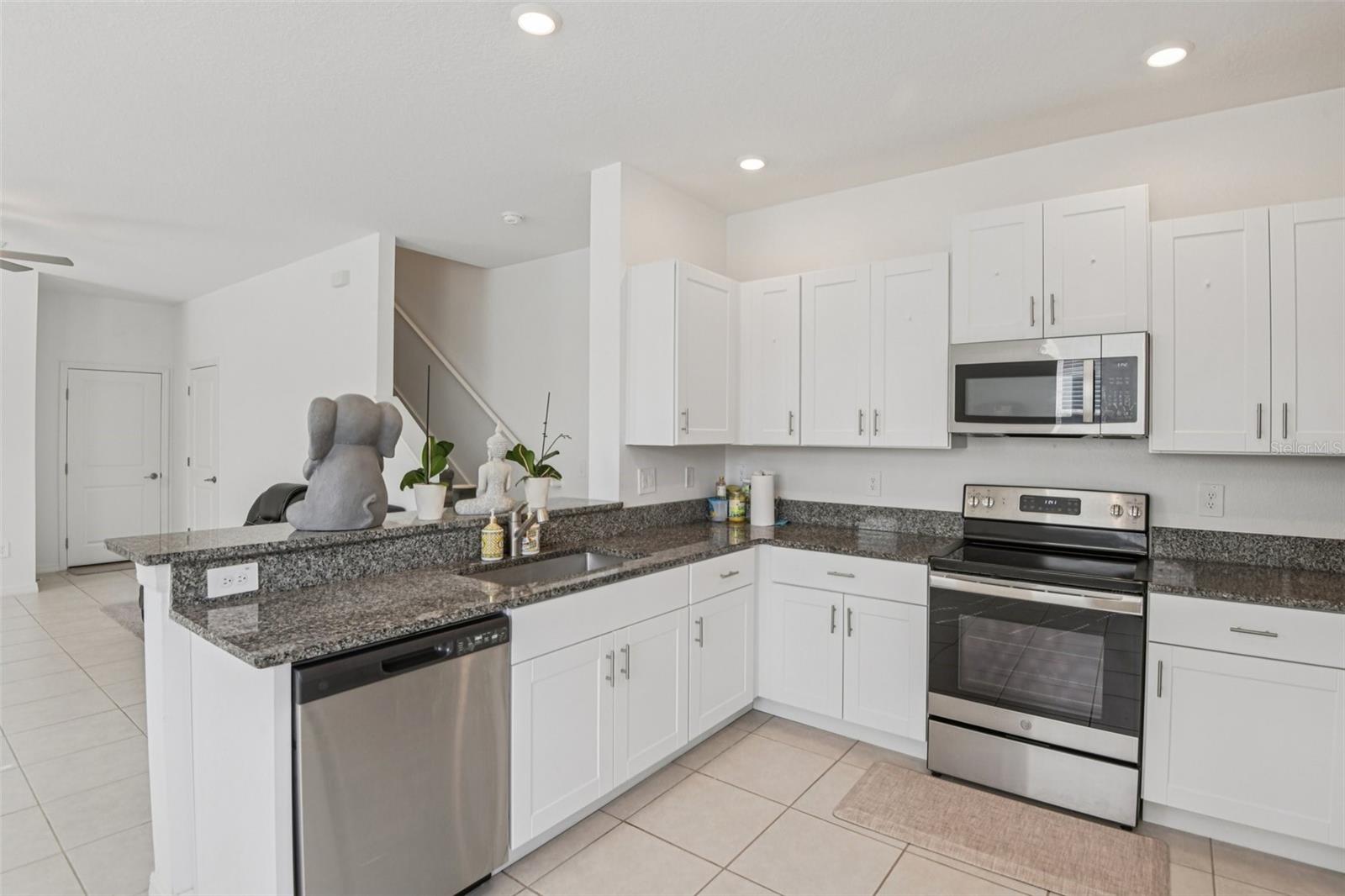 Image 8 of 32 For 6060 Acara Lane