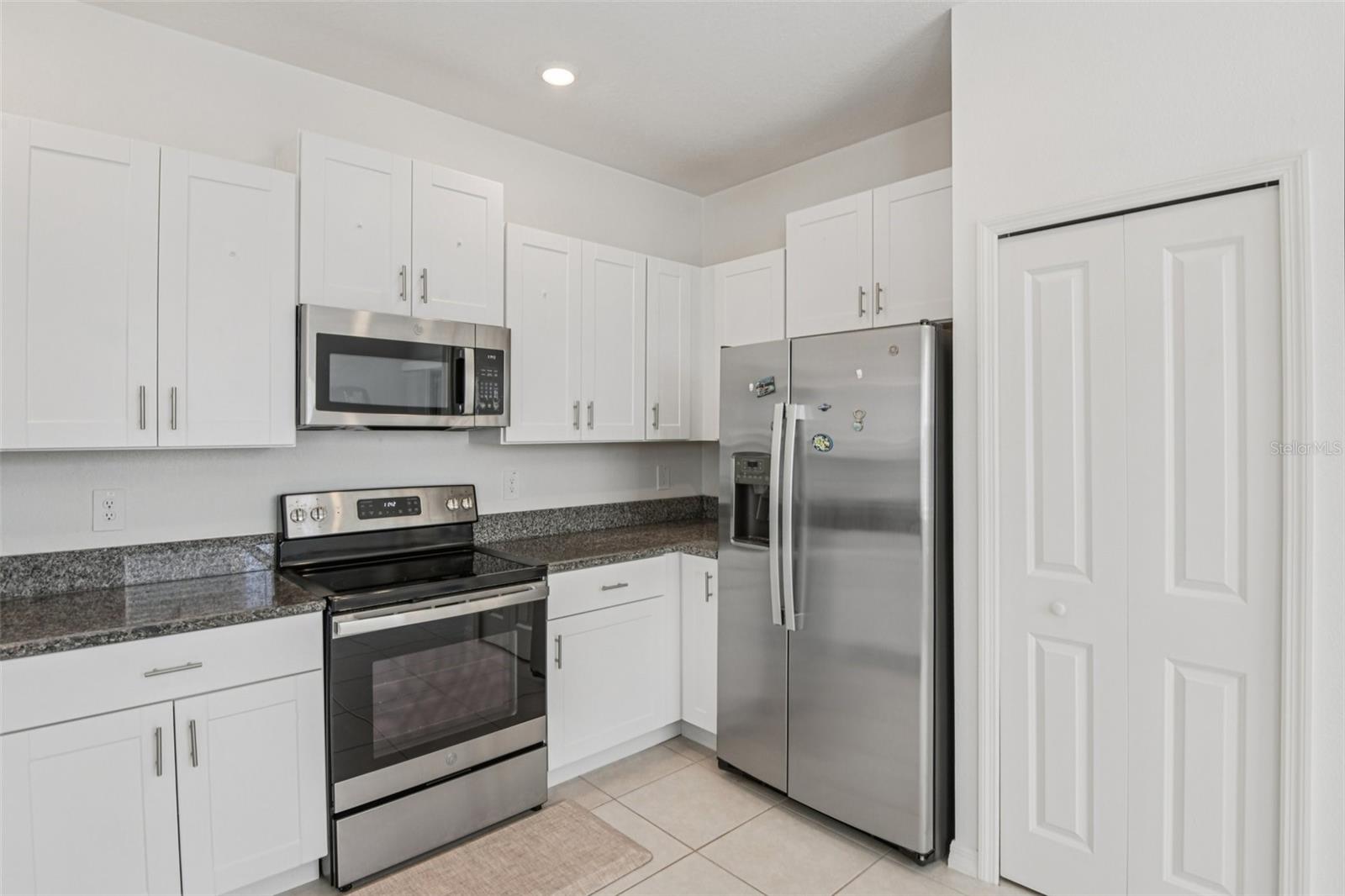 Image 9 of 32 For 6060 Acara Lane