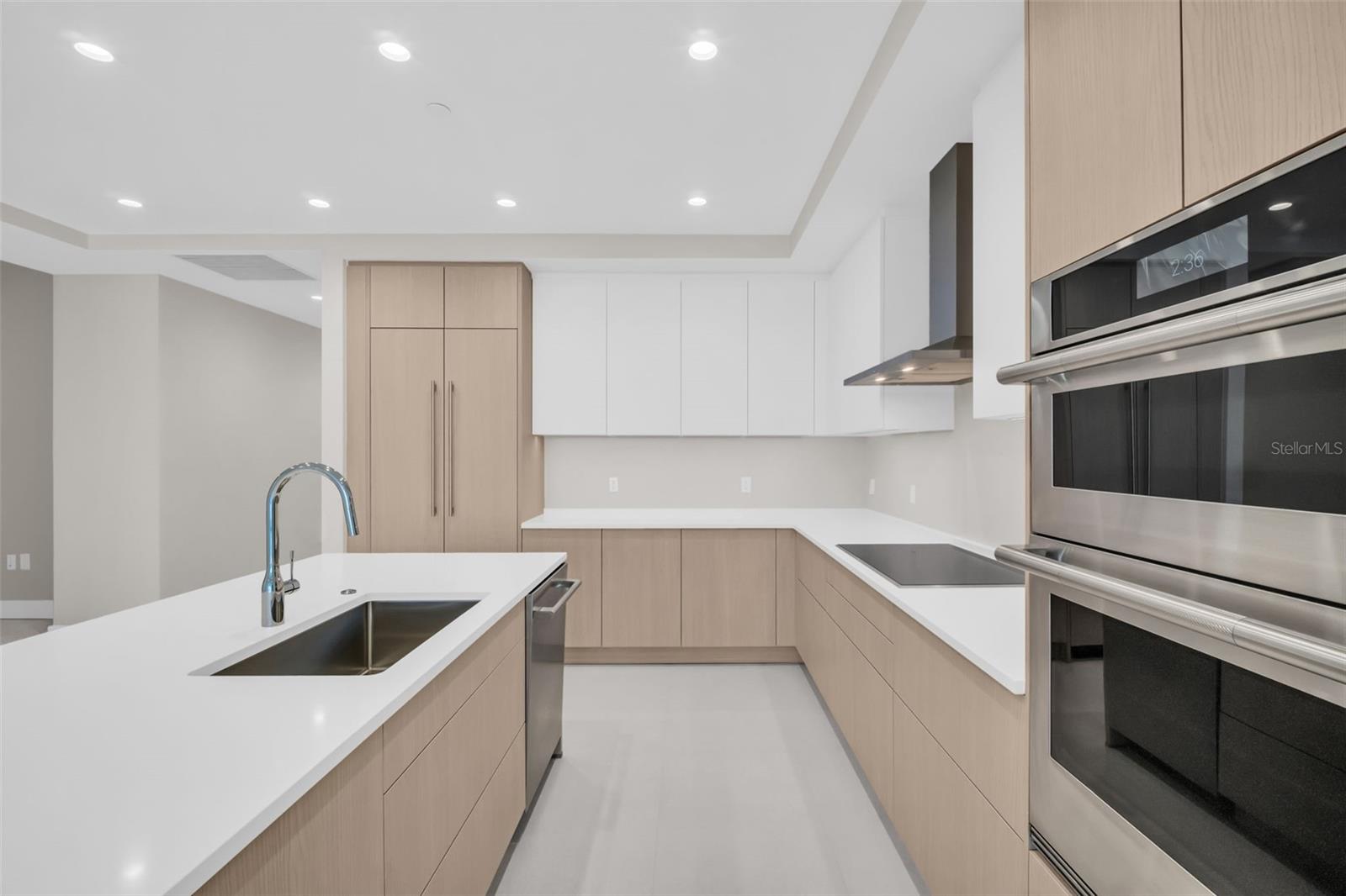 Listing photo id 8 for 275 1st Avenue S 3703