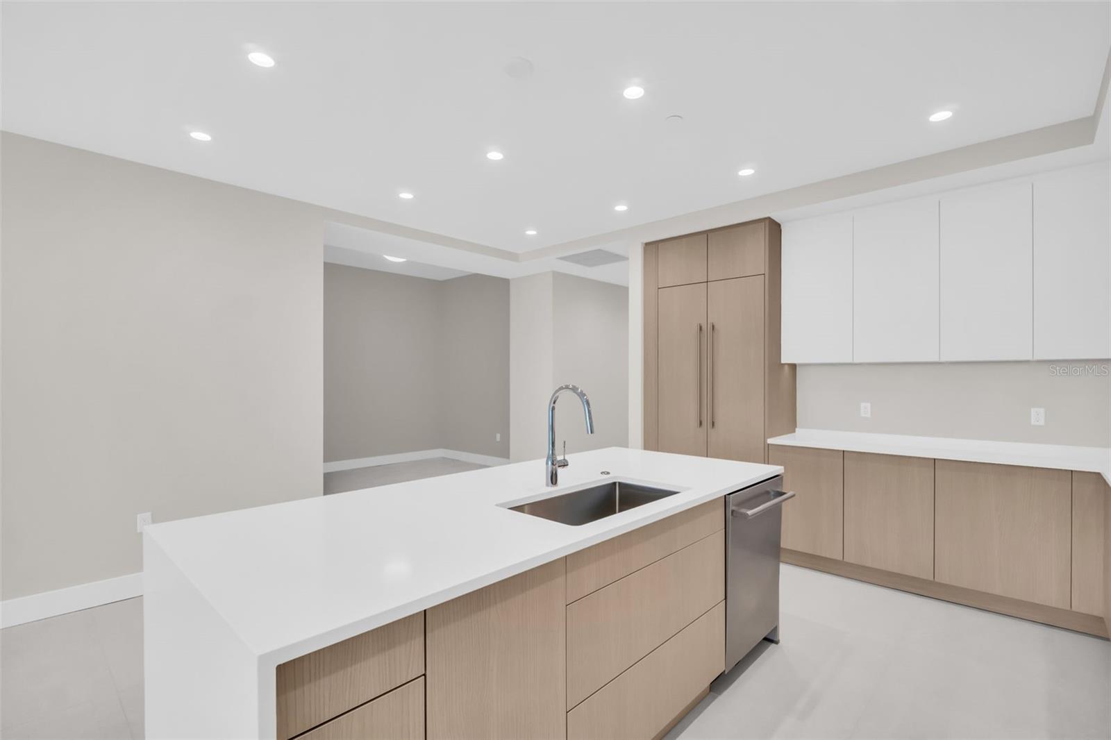 Listing photo id 9 for 275 1st Avenue S 3703