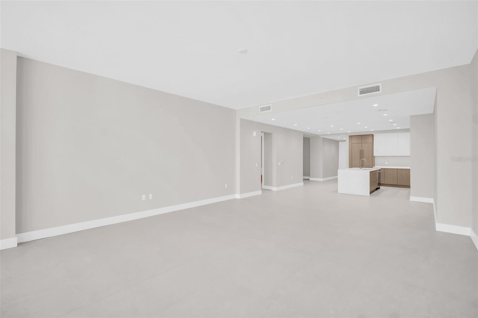 Listing photo id 15 for 275 1st Avenue S 3703