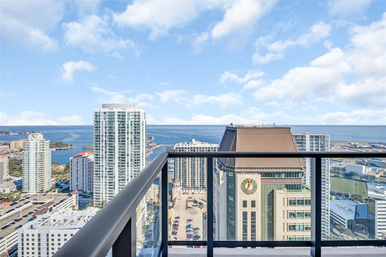 Listing photo id 18 for 275 1st Avenue S 3703