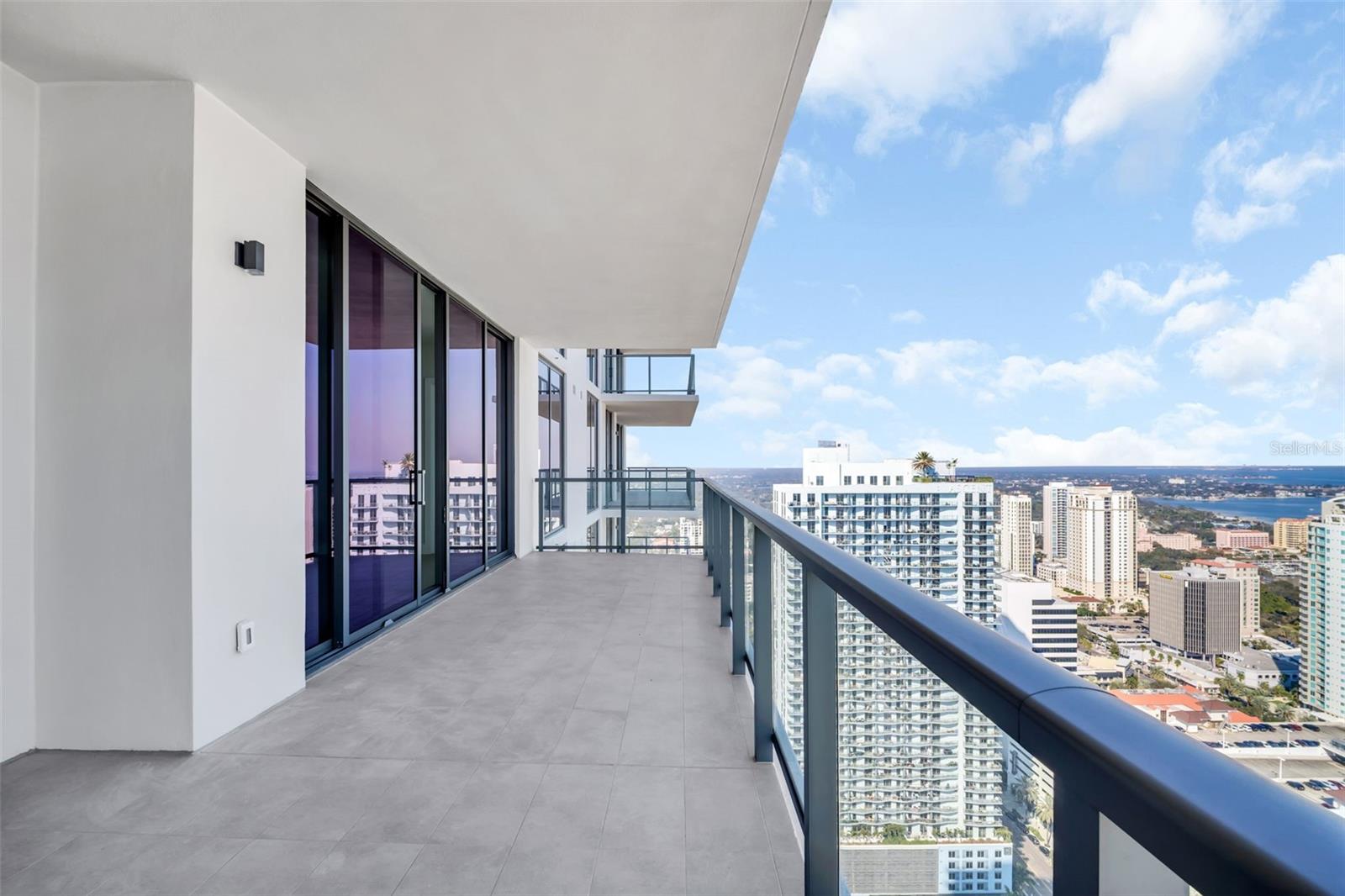 Listing photo id 20 for 275 1st Avenue S 3703