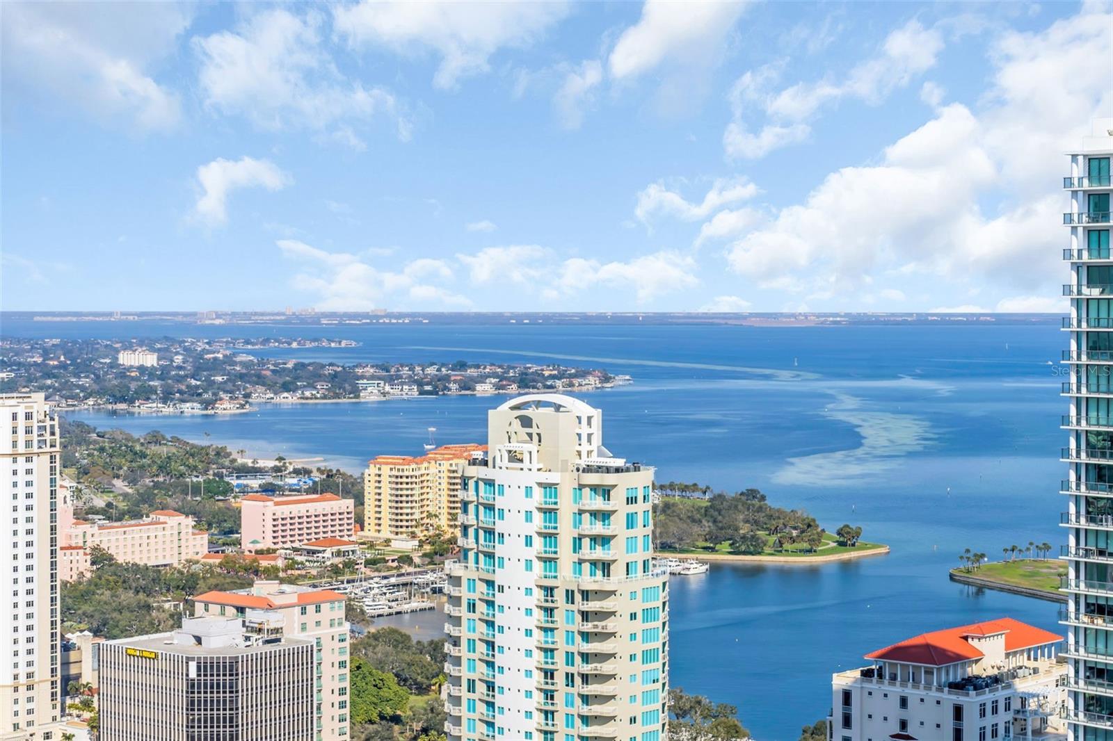 Listing photo id 22 for 275 1st Avenue S 3703