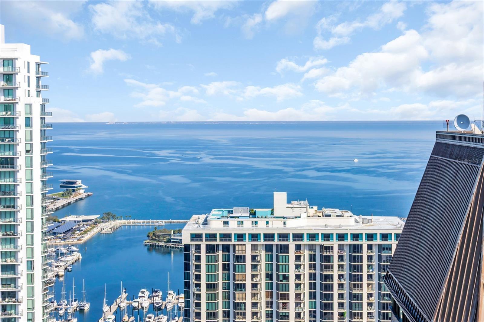 Listing photo id 25 for 275 1st Avenue S 3703