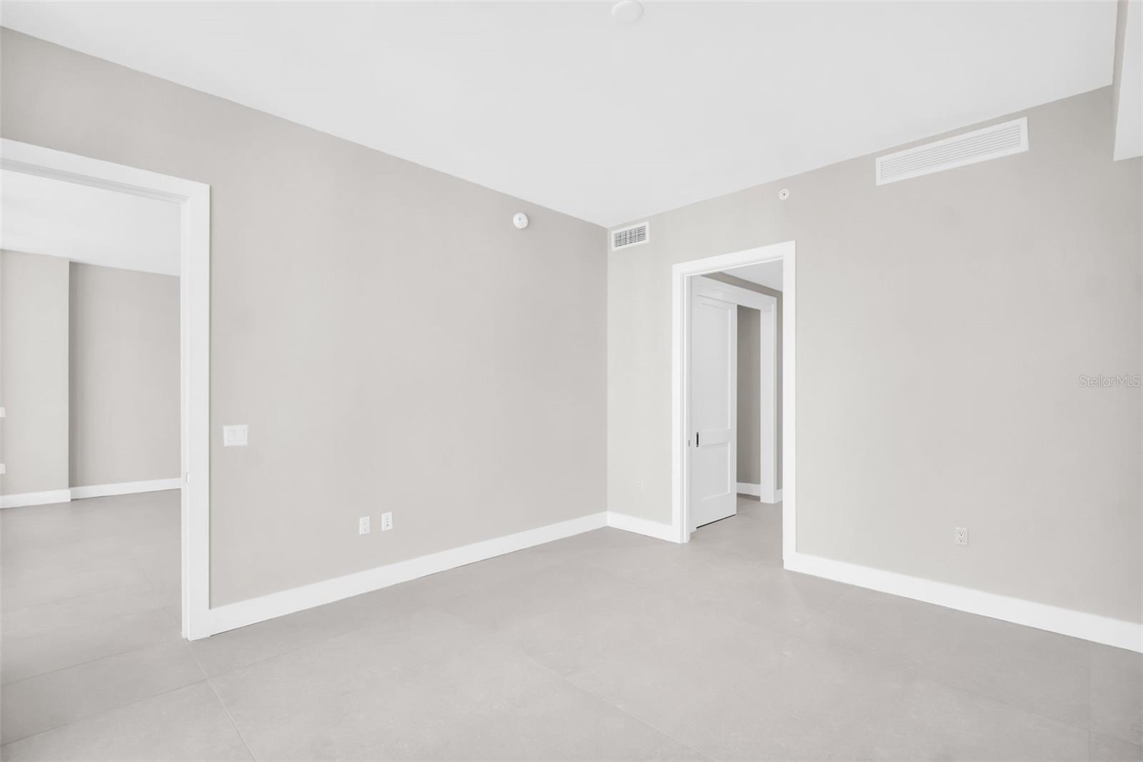 Listing photo id 28 for 275 1st Avenue S 3703