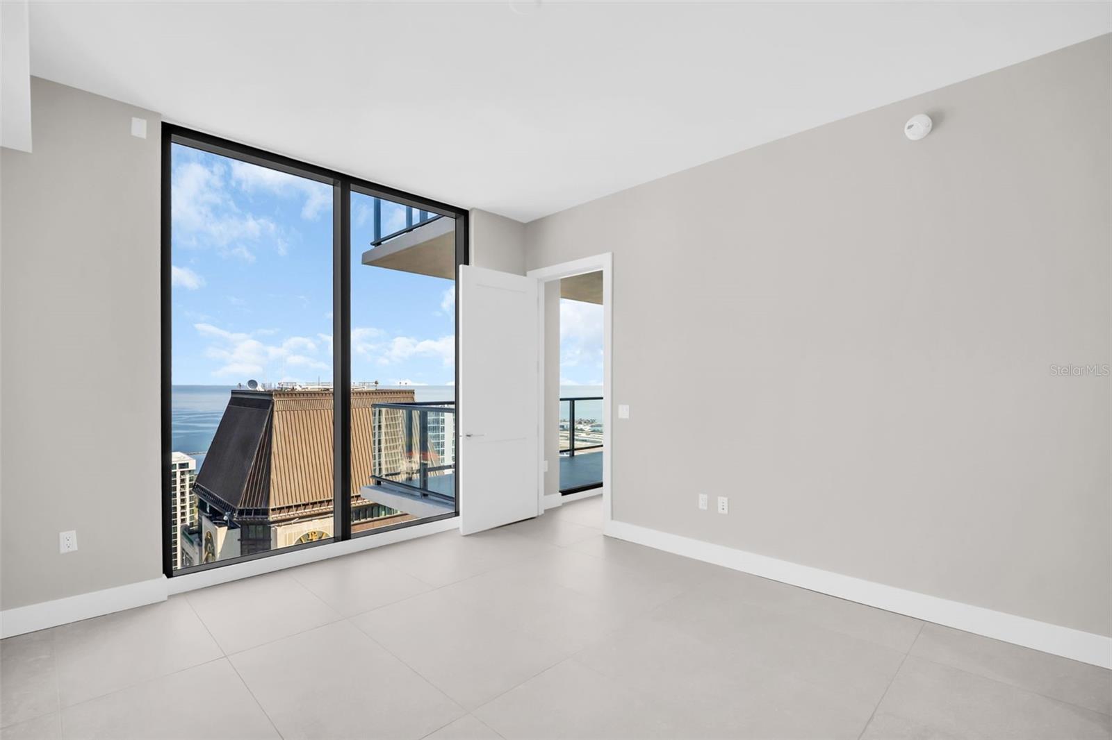 Listing photo id 29 for 275 1st Avenue S 3703