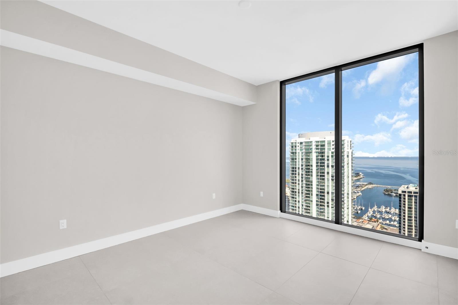 Listing photo id 30 for 275 1st Avenue S 3703